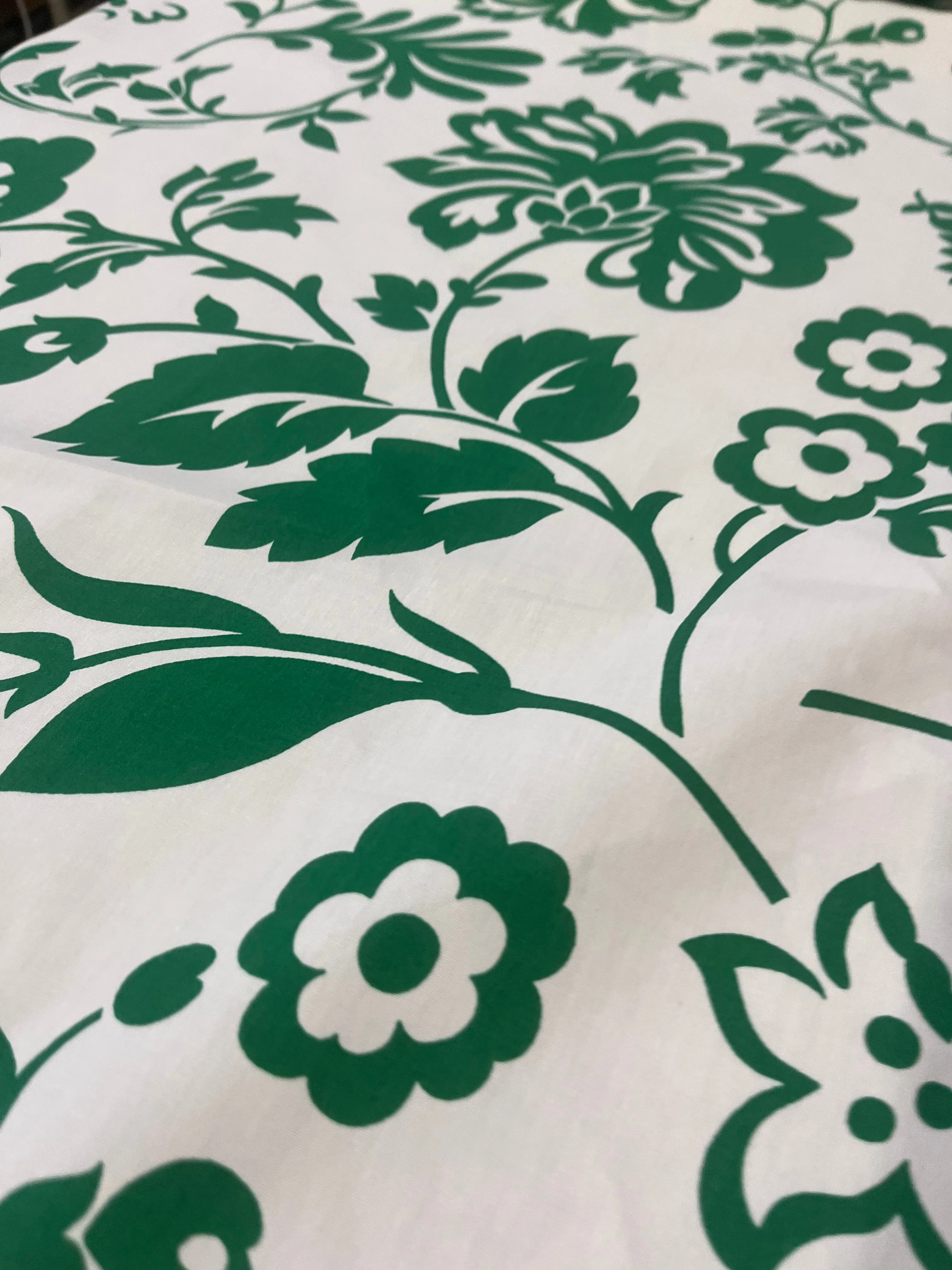B01 Mattia poplin white/green flowers