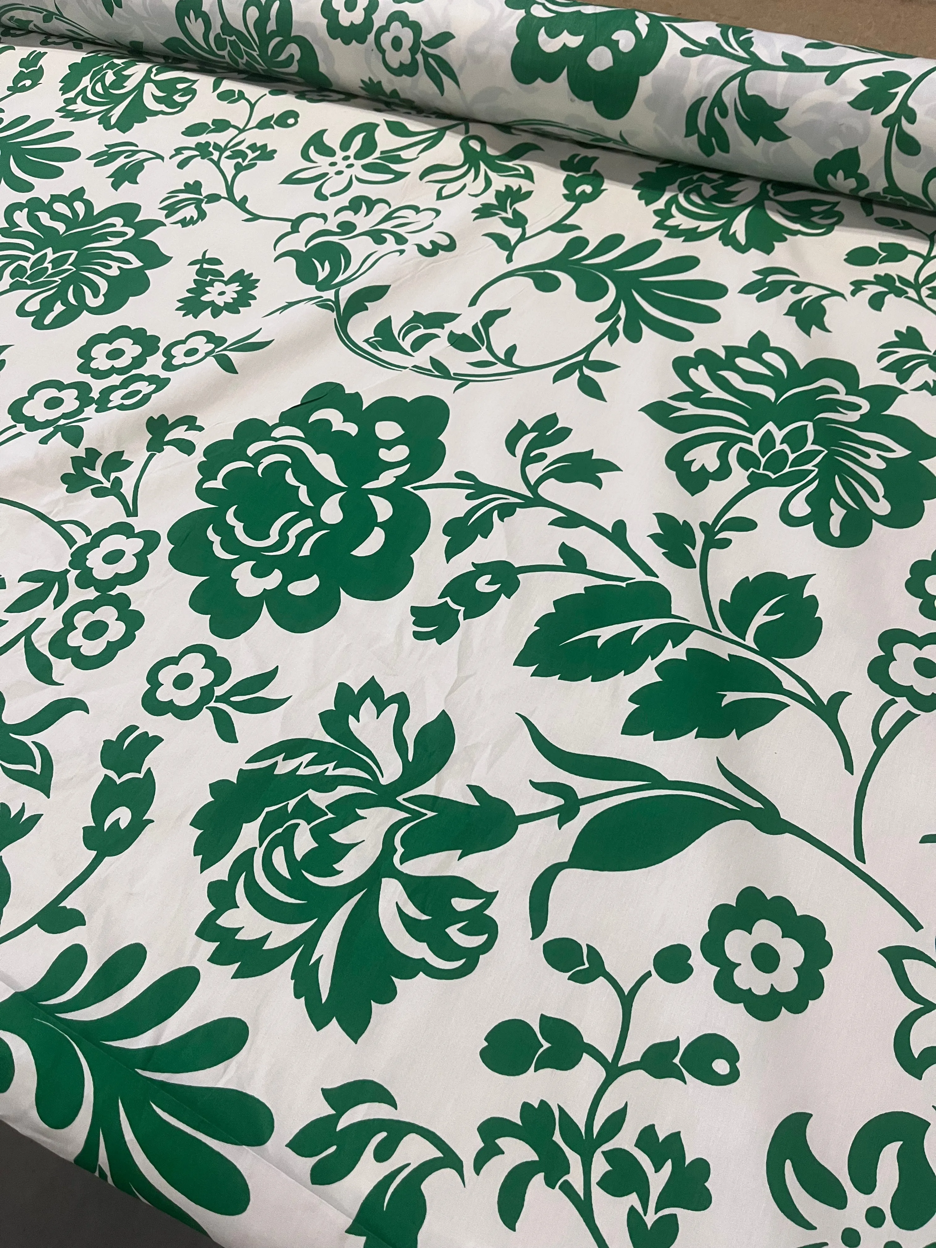 B01 Mattia poplin white/green flowers