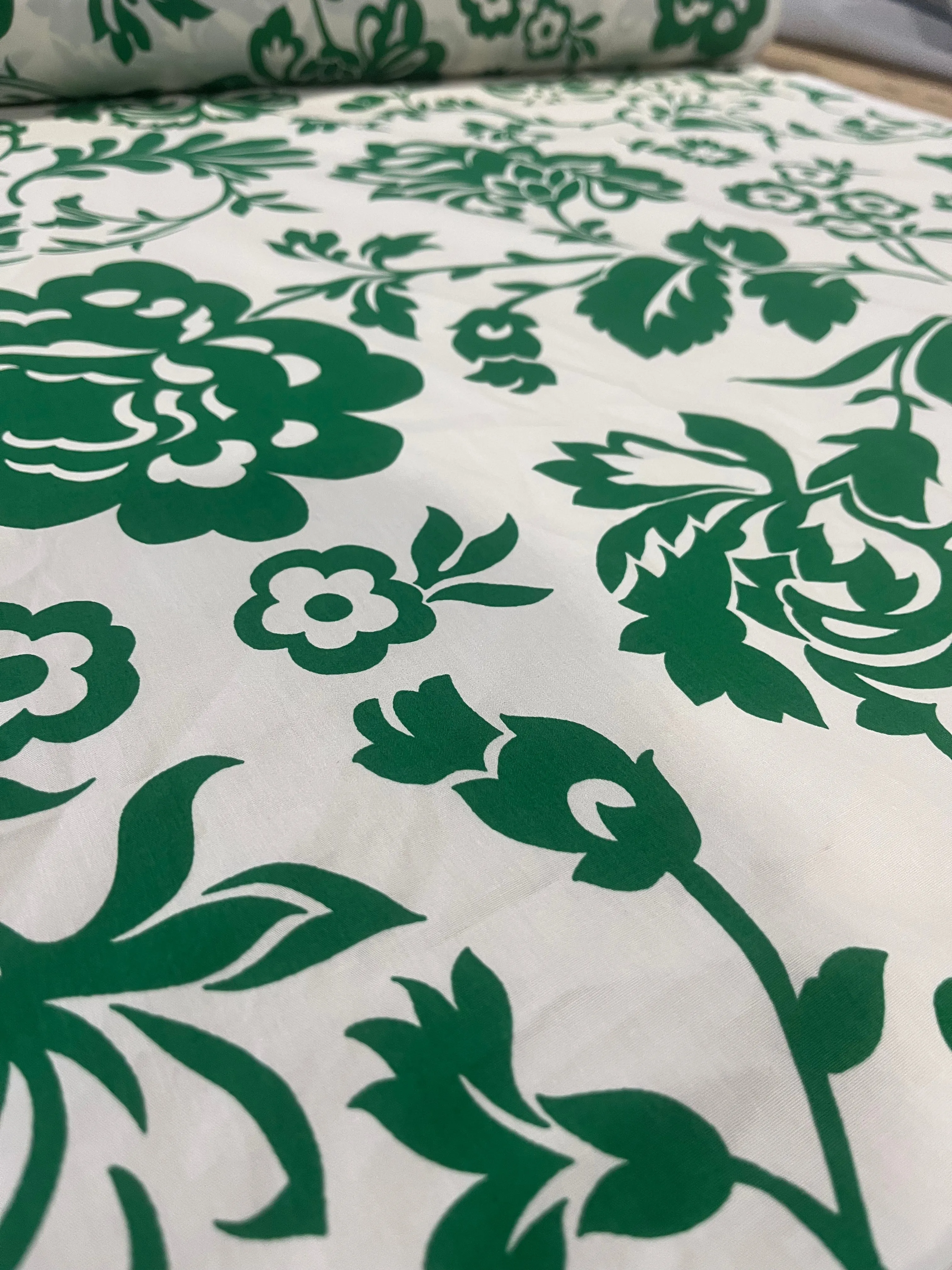 B01 Mattia poplin white/green flowers