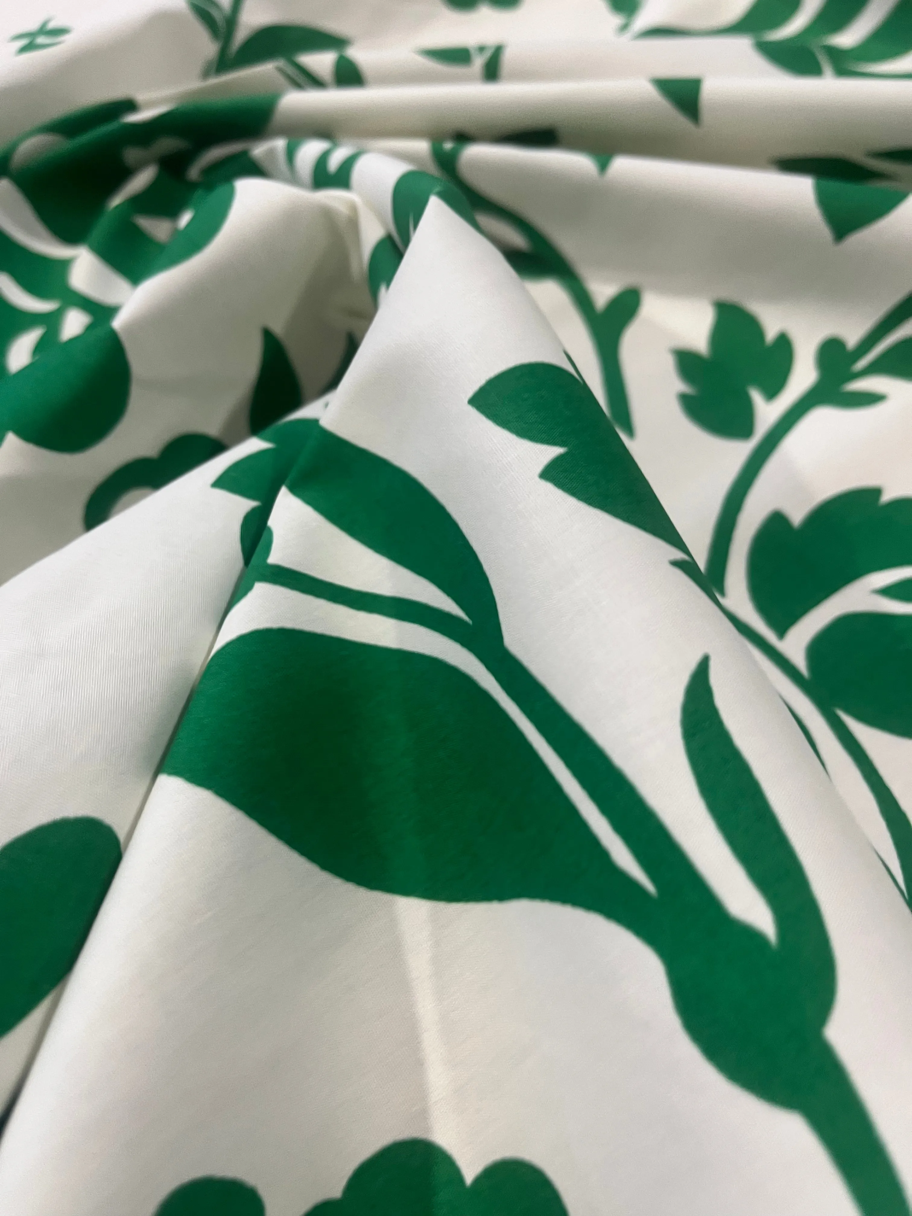 B01 Mattia poplin white/green flowers