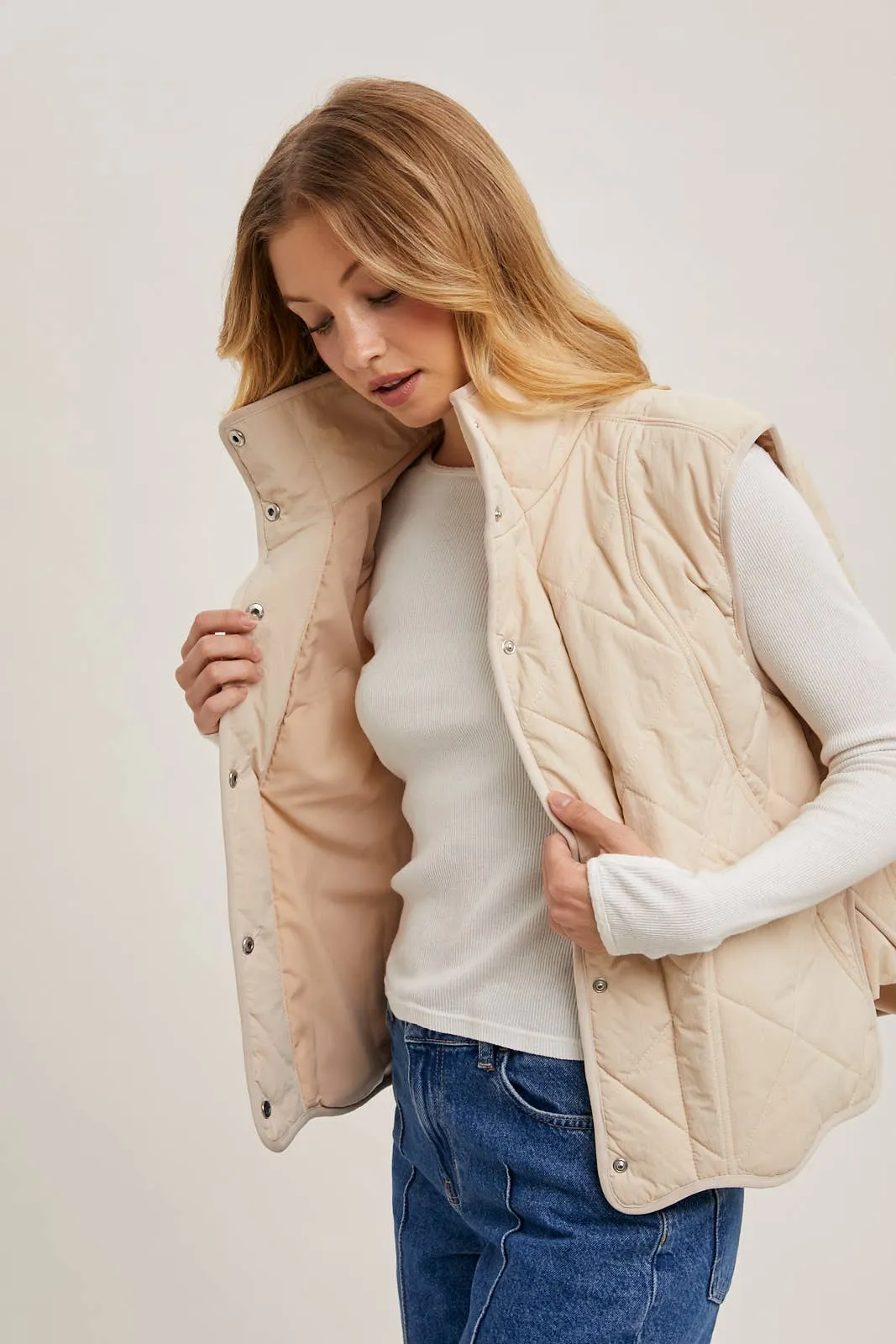BUTTON DOWN QUILTED PUFFER VEST WITH POCKETS