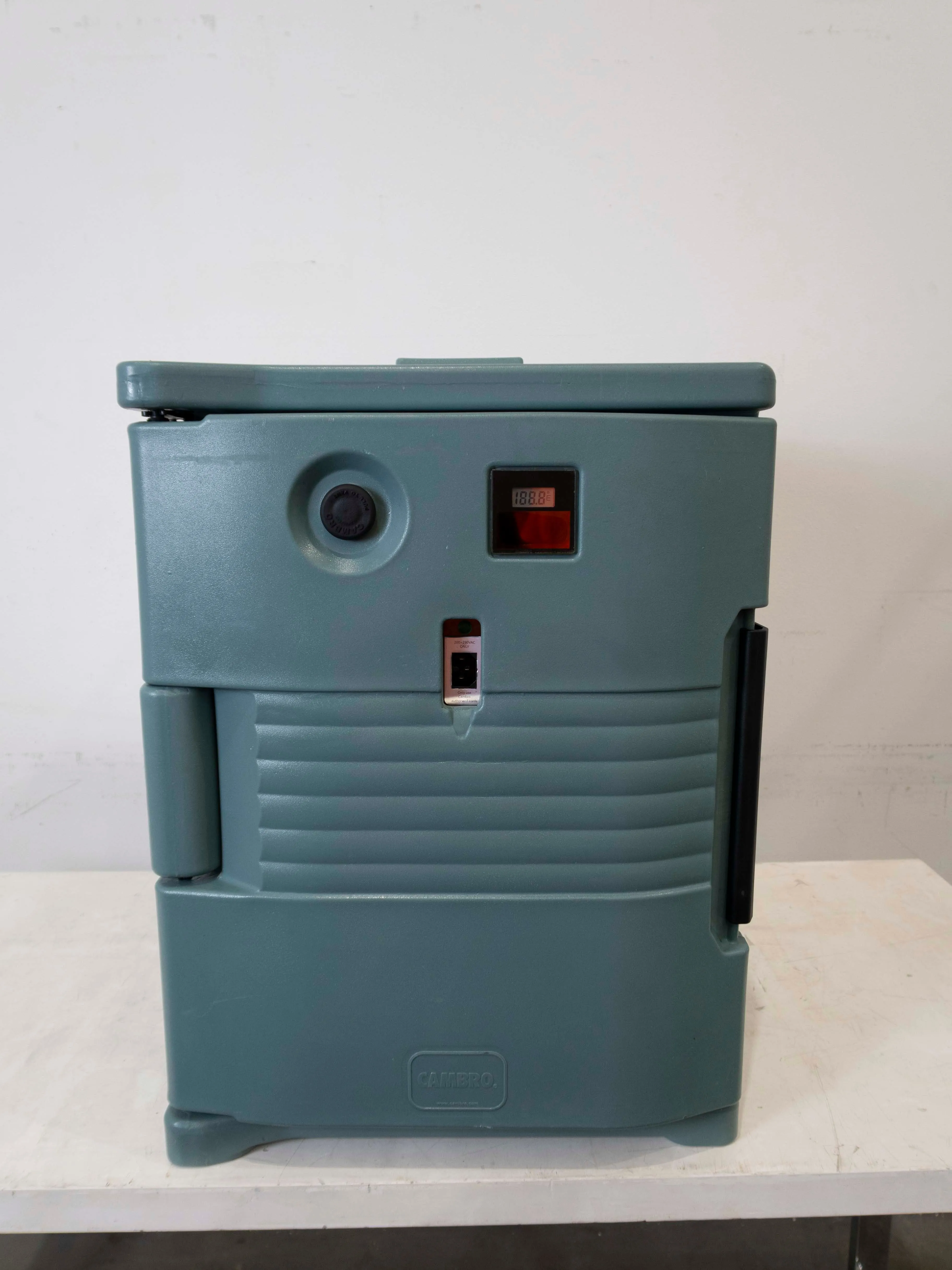 Cambro CAM6100 Heated Thermal Box