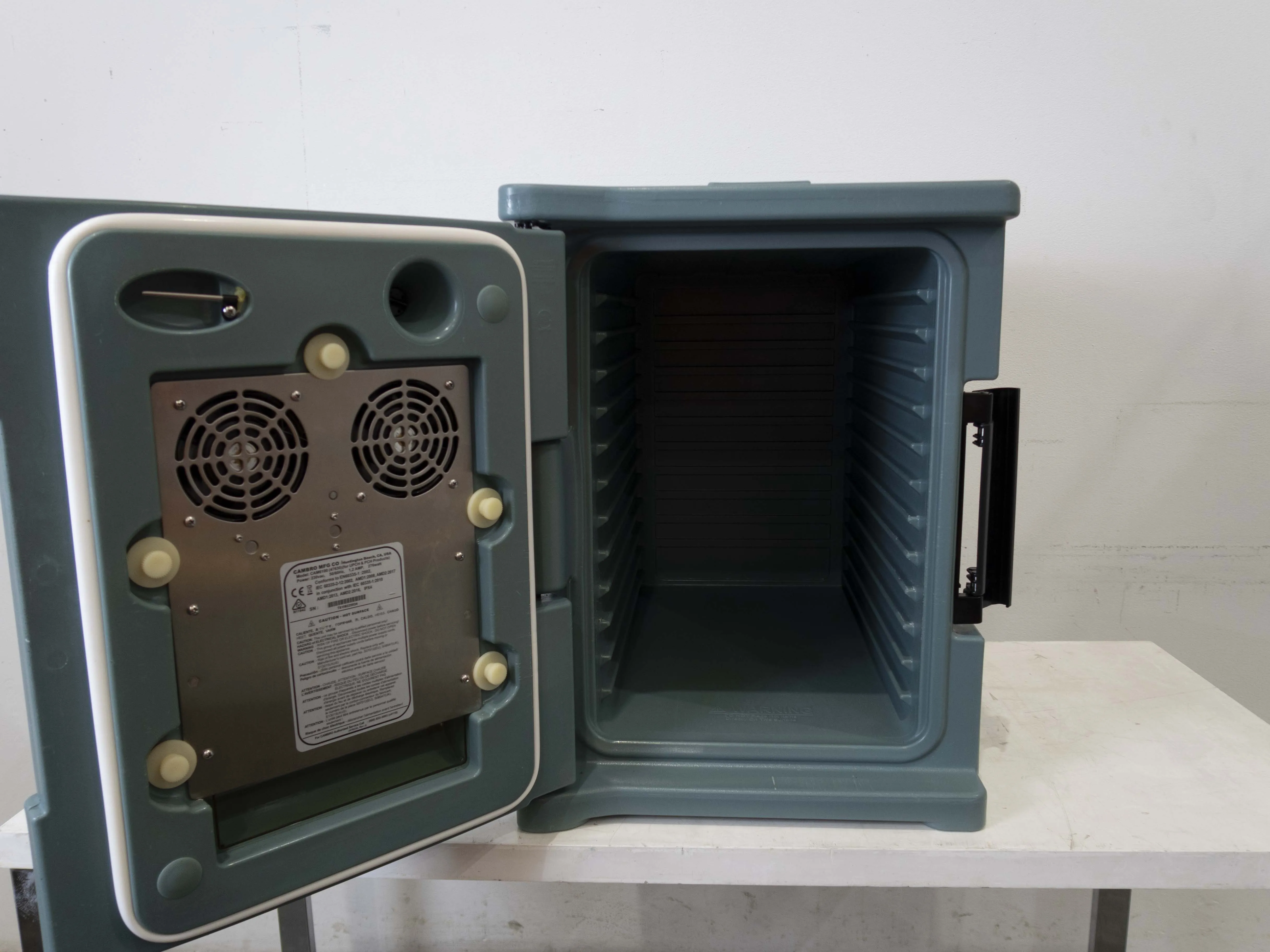 Cambro CAM6100 Heated Thermal Box