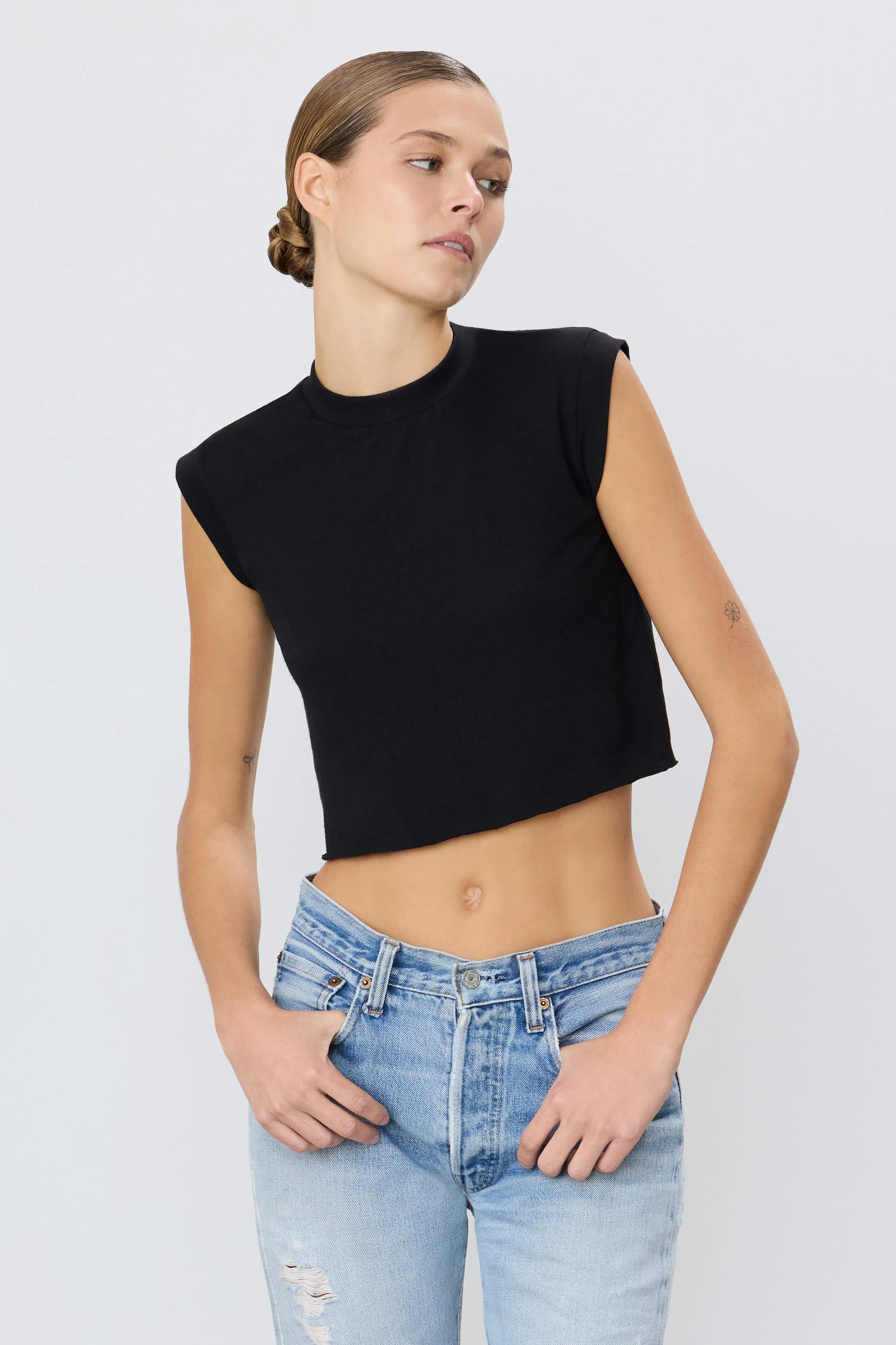 CROPPED MUSCLE TANK