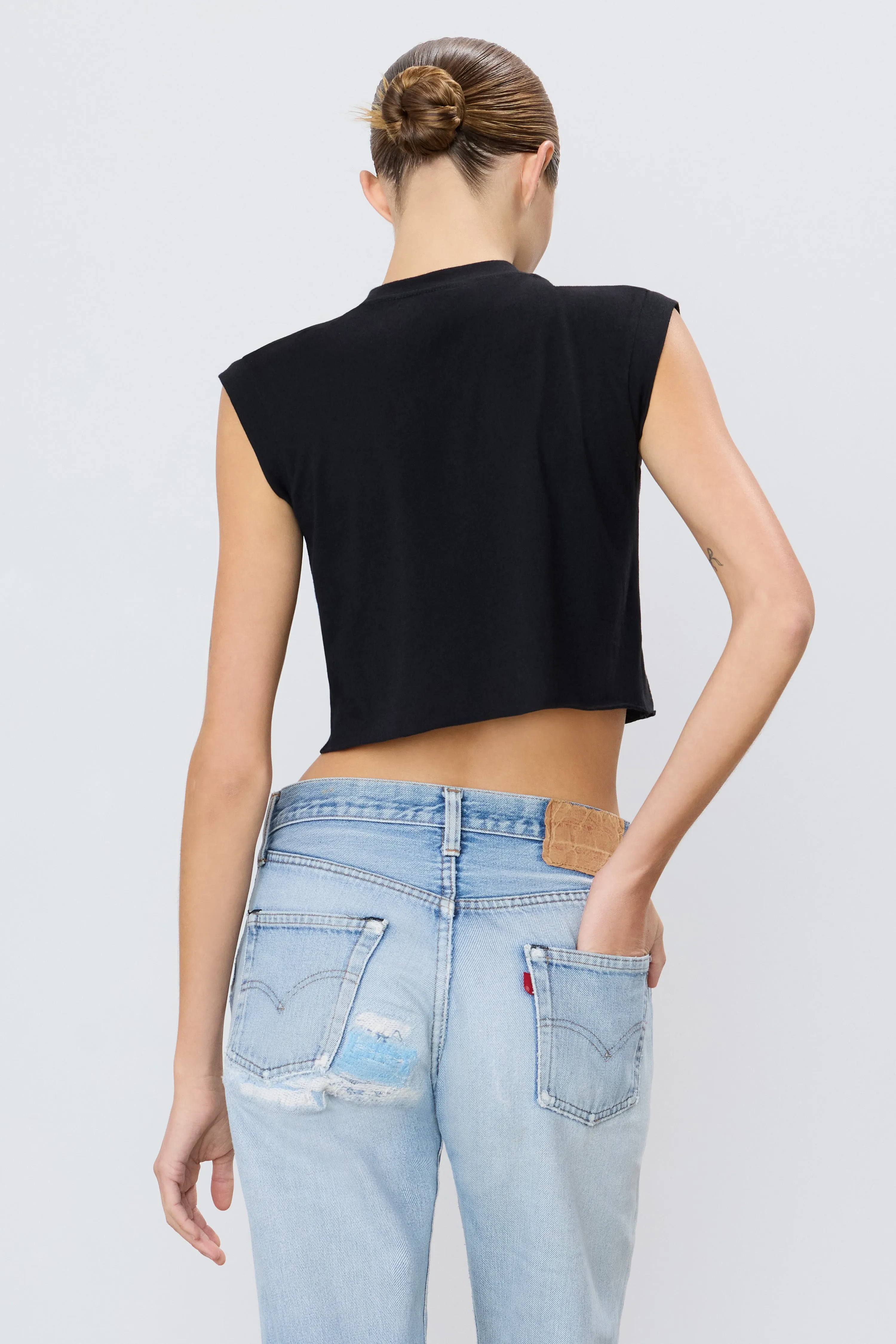 CROPPED MUSCLE TANK