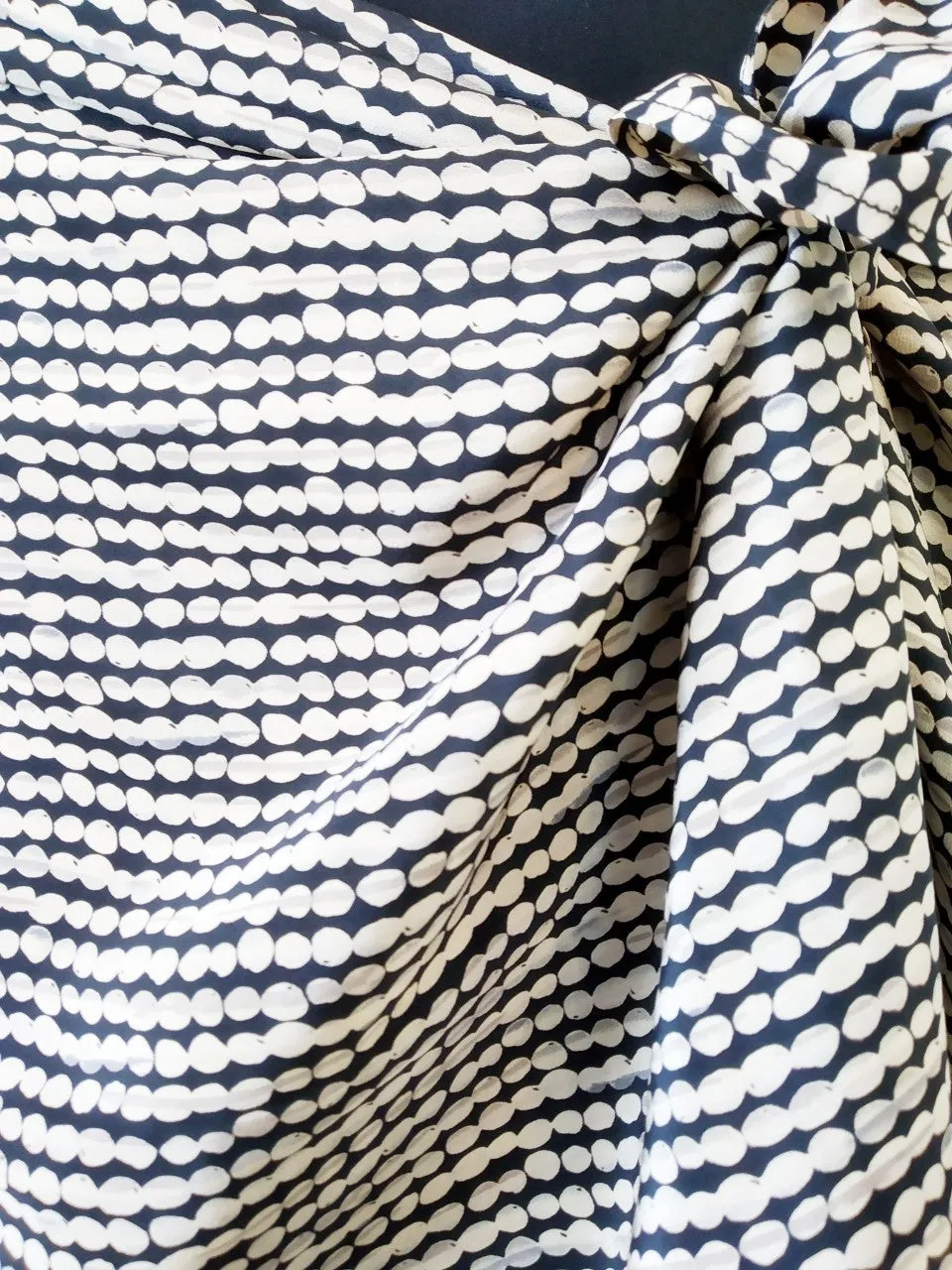 Elegant Maxi Silk Pareo Beach Wrap Black/Offwhite