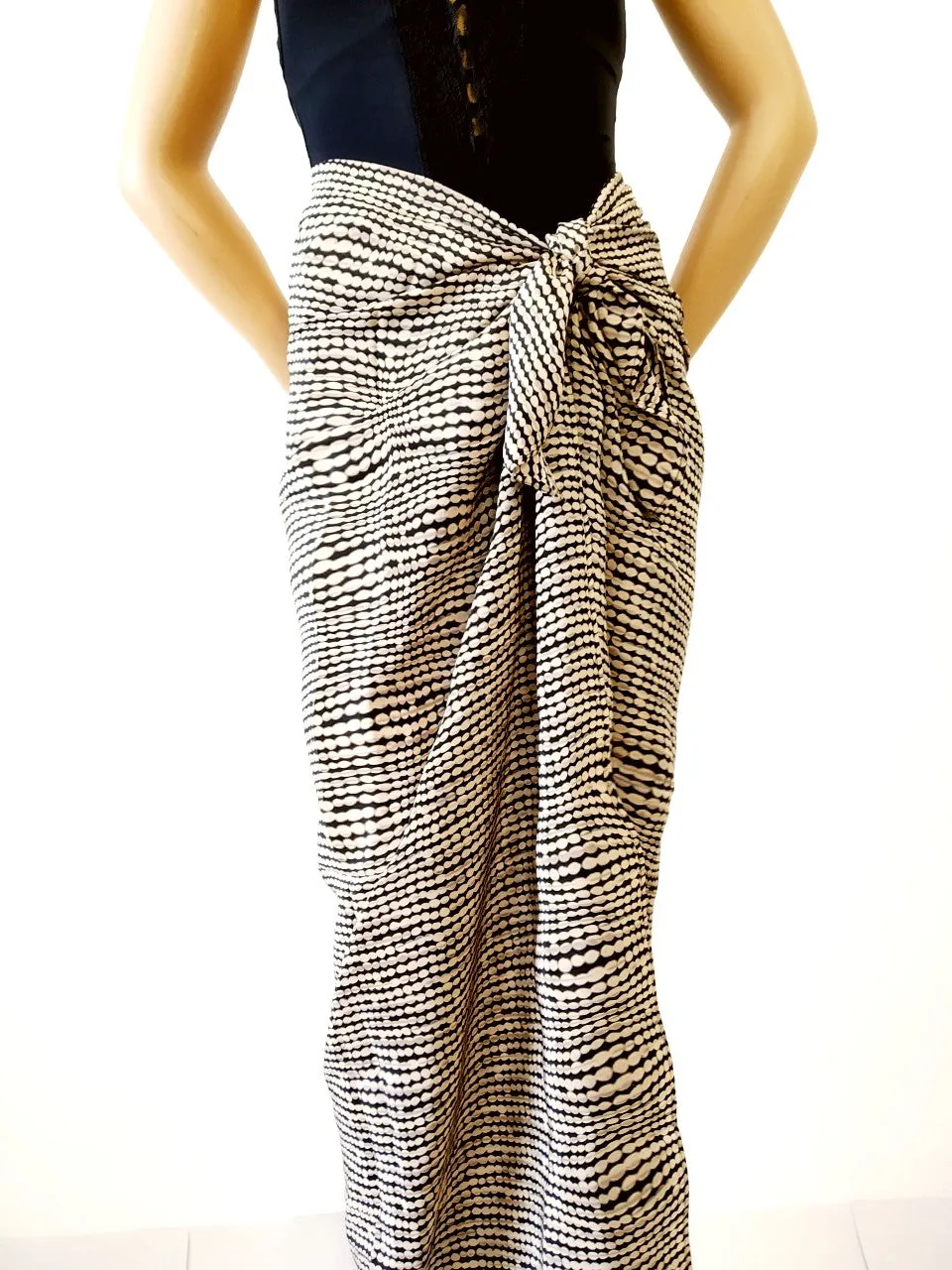 Elegant Maxi Silk Pareo Beach Wrap Black/Offwhite