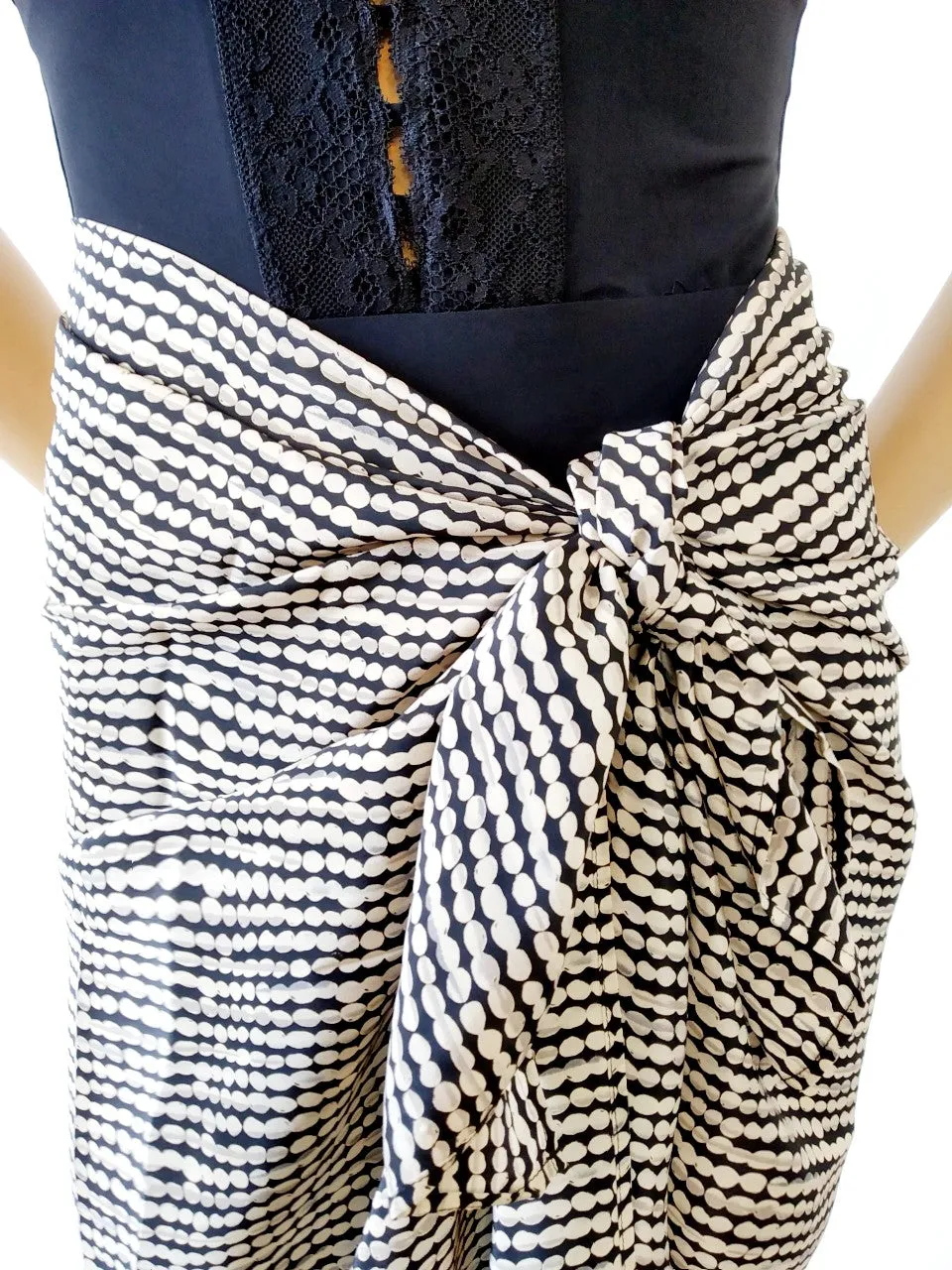 Elegant Maxi Silk Pareo Beach Wrap Black/Offwhite