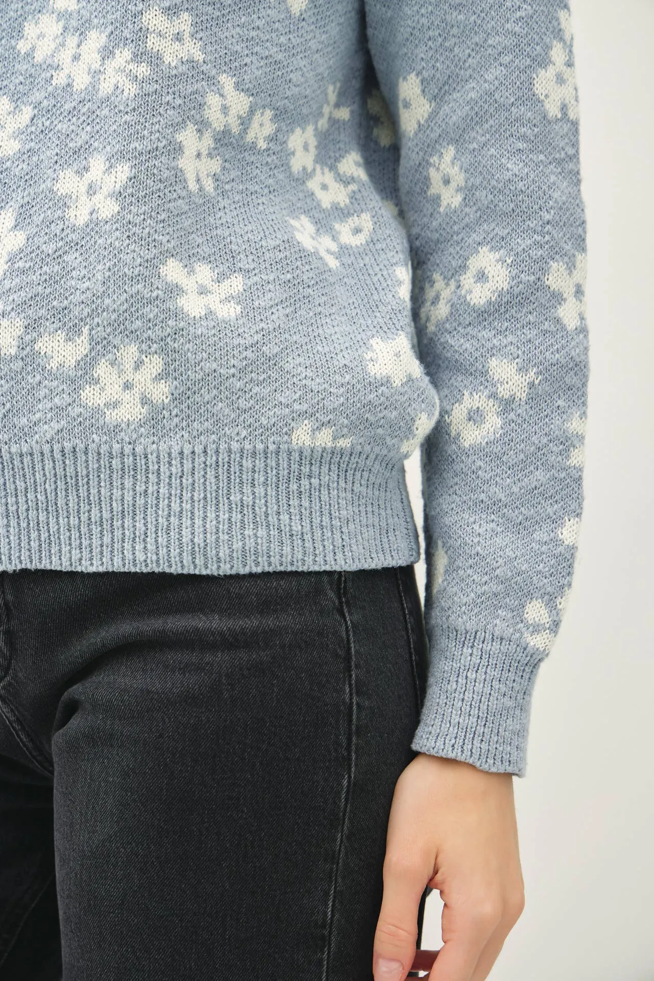FLORAL SWEATER TOP