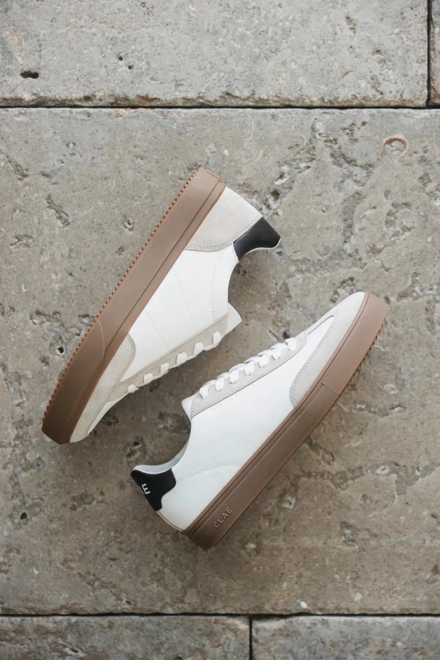 Monroe VP White Feather Grey Dark Gum