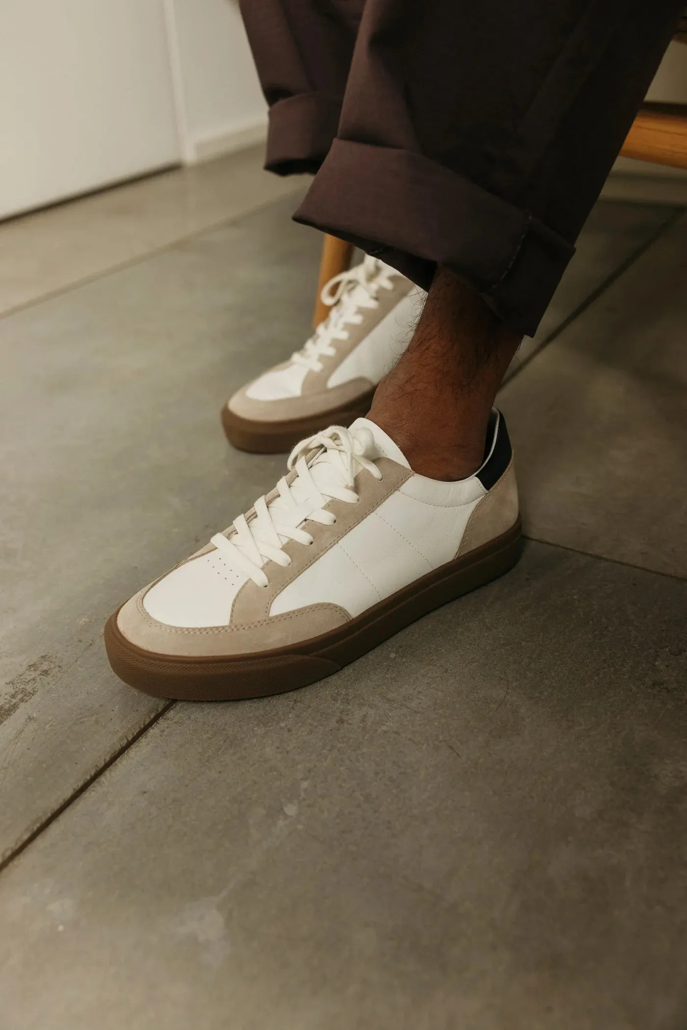 Monroe VP White Feather Grey Dark Gum
