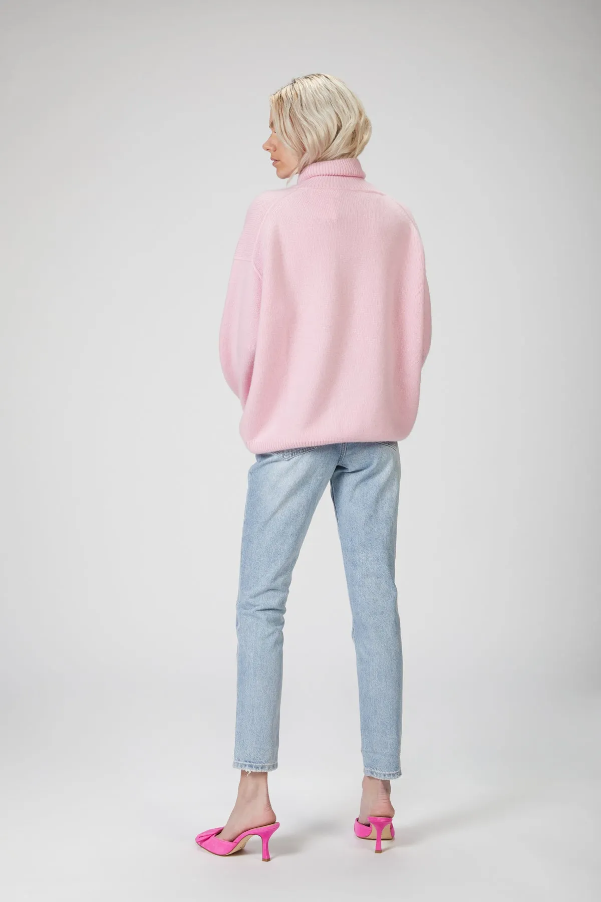 OVERSIZED CASHMERE TURTLENECK SWEATER