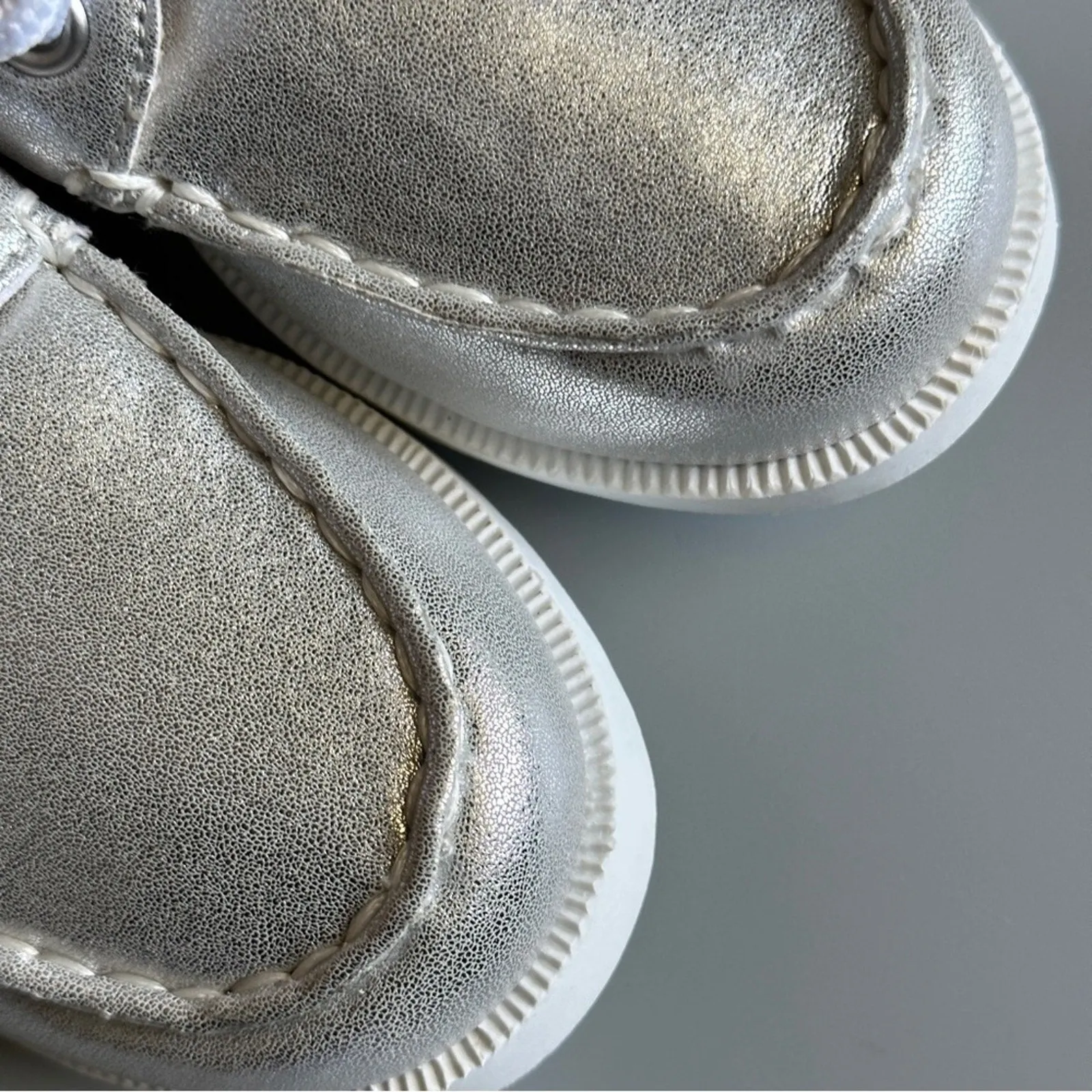 PanacheProse Gymboree Little Girl’s Size 1  Silver Canvas Shoes Tennis Flat Sneakers  …