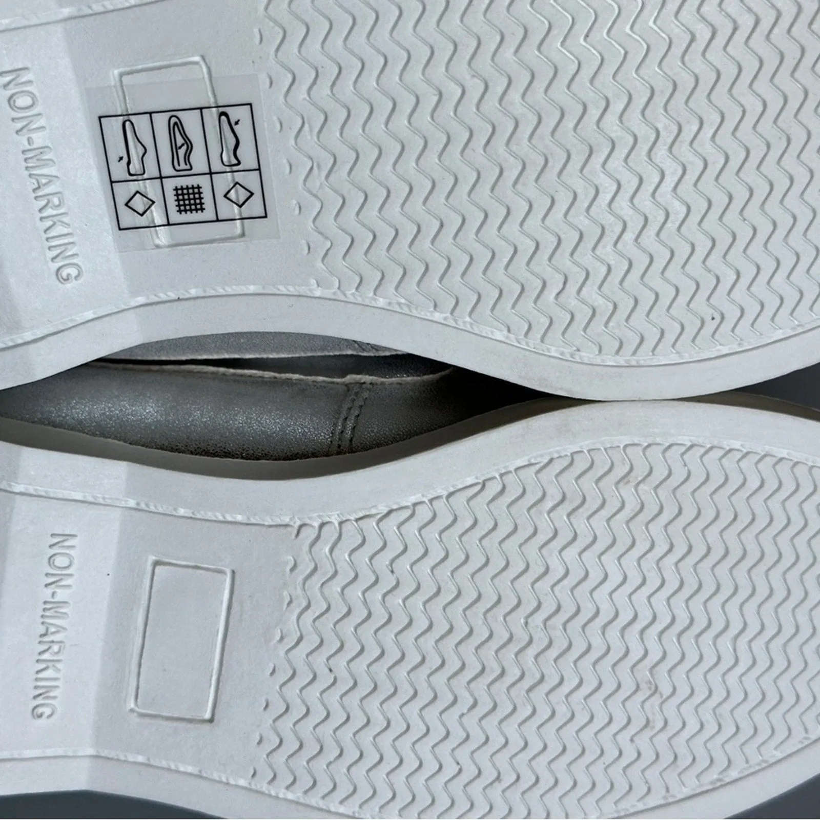 PanacheProse Gymboree Little Girl’s Size 1  Silver Canvas Shoes Tennis Flat Sneakers  …