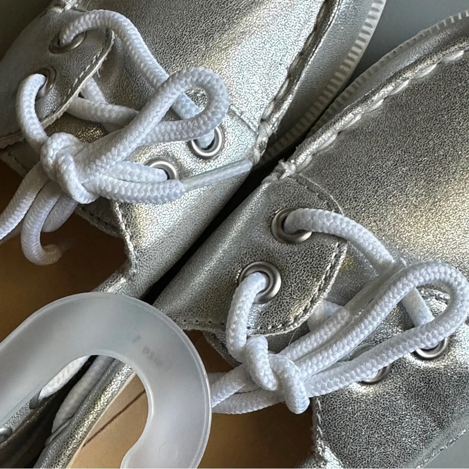 PanacheProse Gymboree Little Girl’s Size 1  Silver Canvas Shoes Tennis Flat Sneakers  …