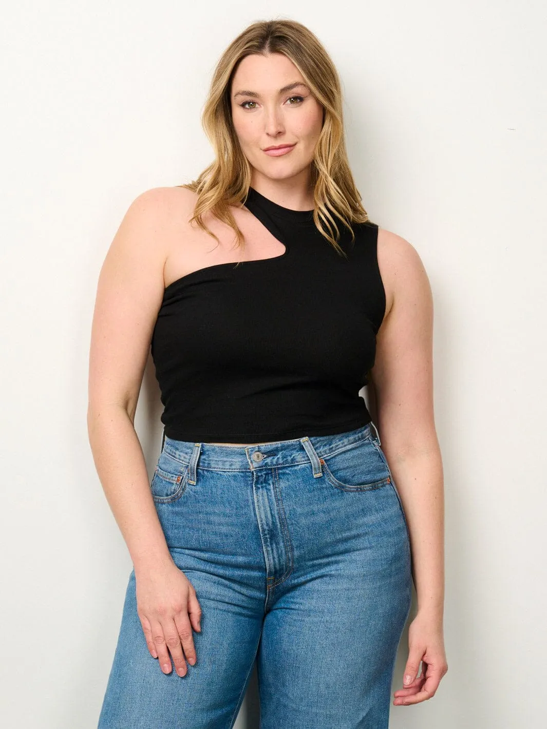 PLUS SIZE ONE SHOULDER CROP TOP