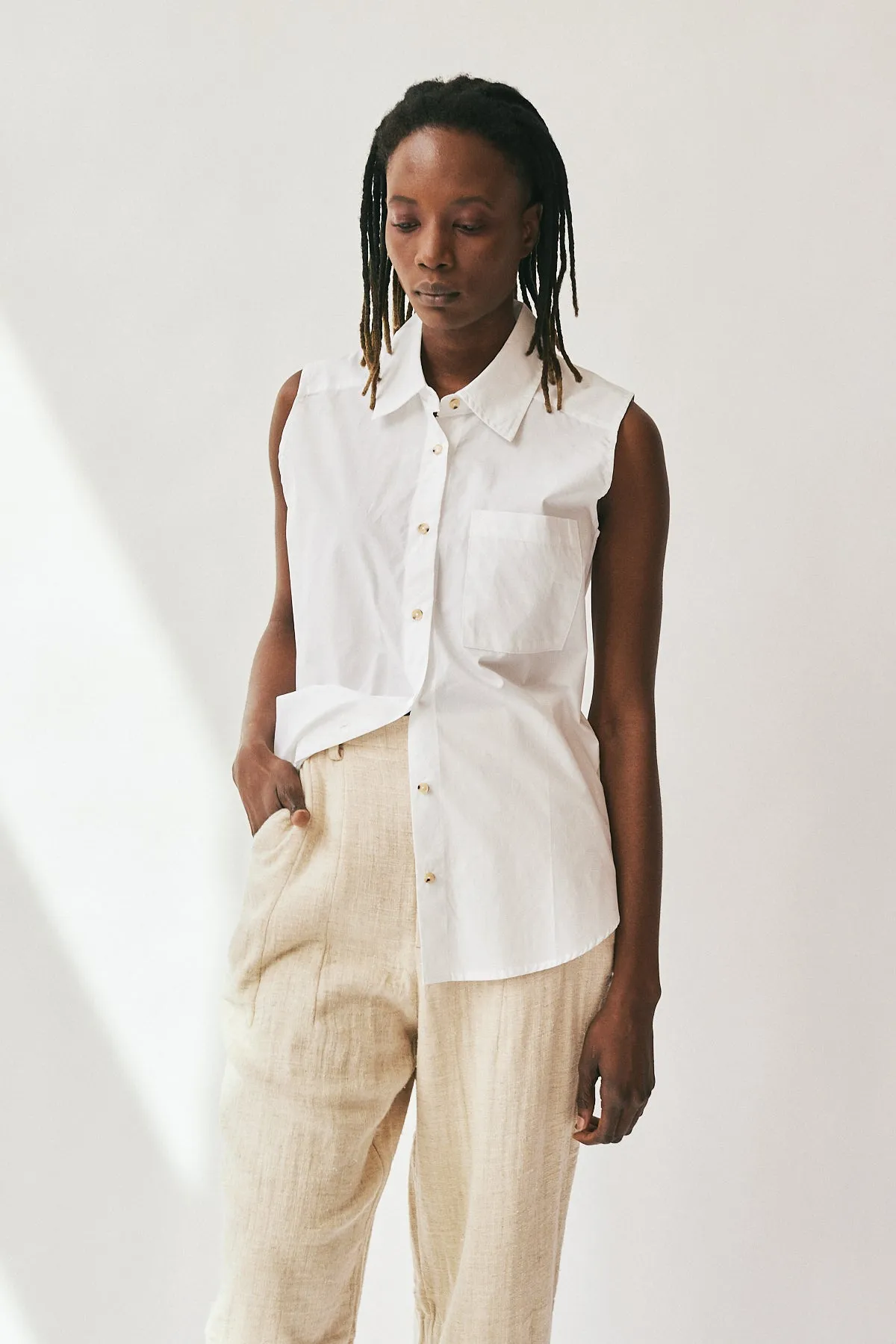 Pop Sleeveless Shirt