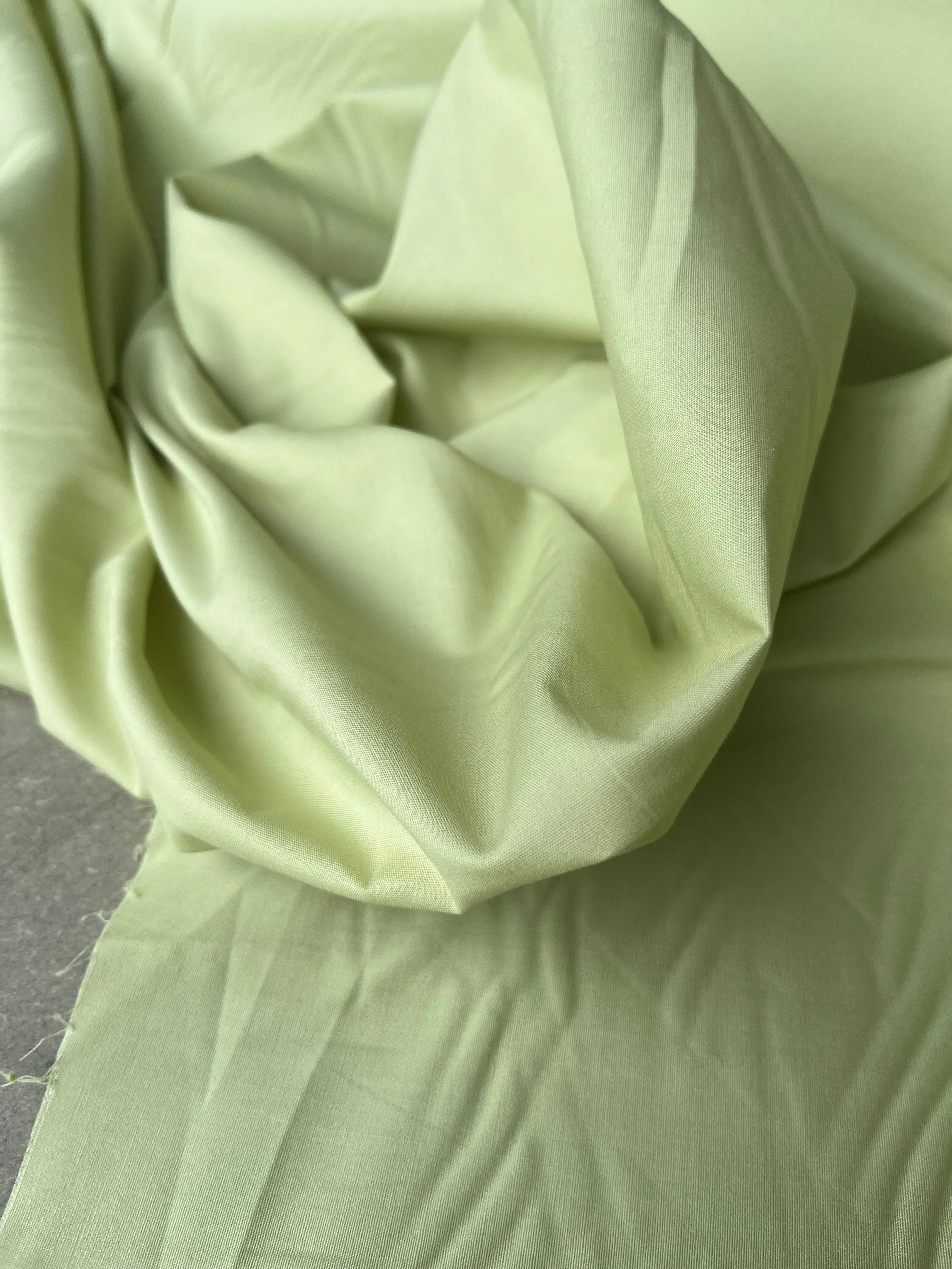 Poplin stretch prestige light avocado B02