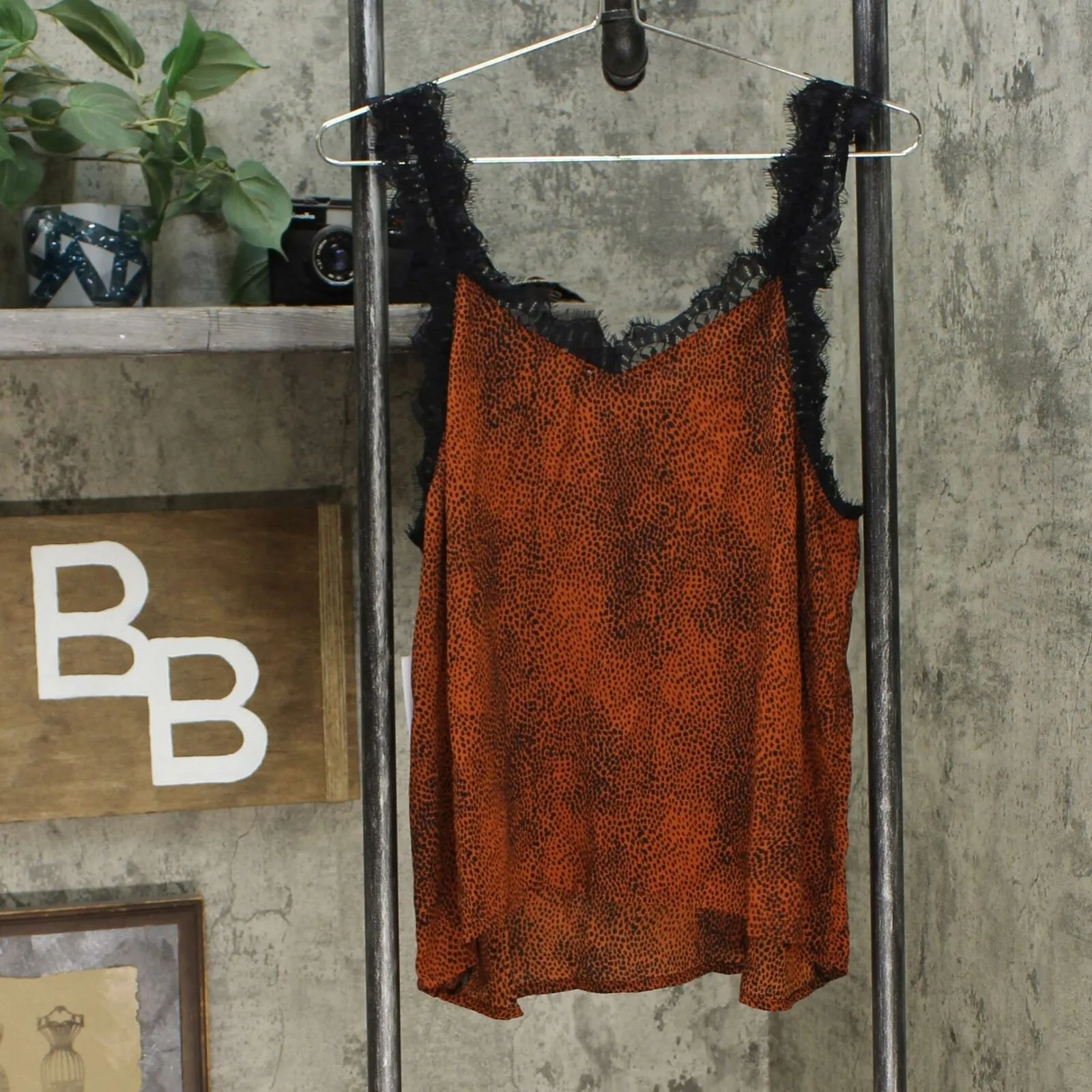 Q & A Women's Junior Fit V-Neck Lace Trim Camisole