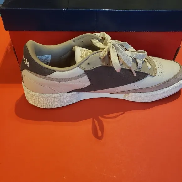 Reebok Sneakers