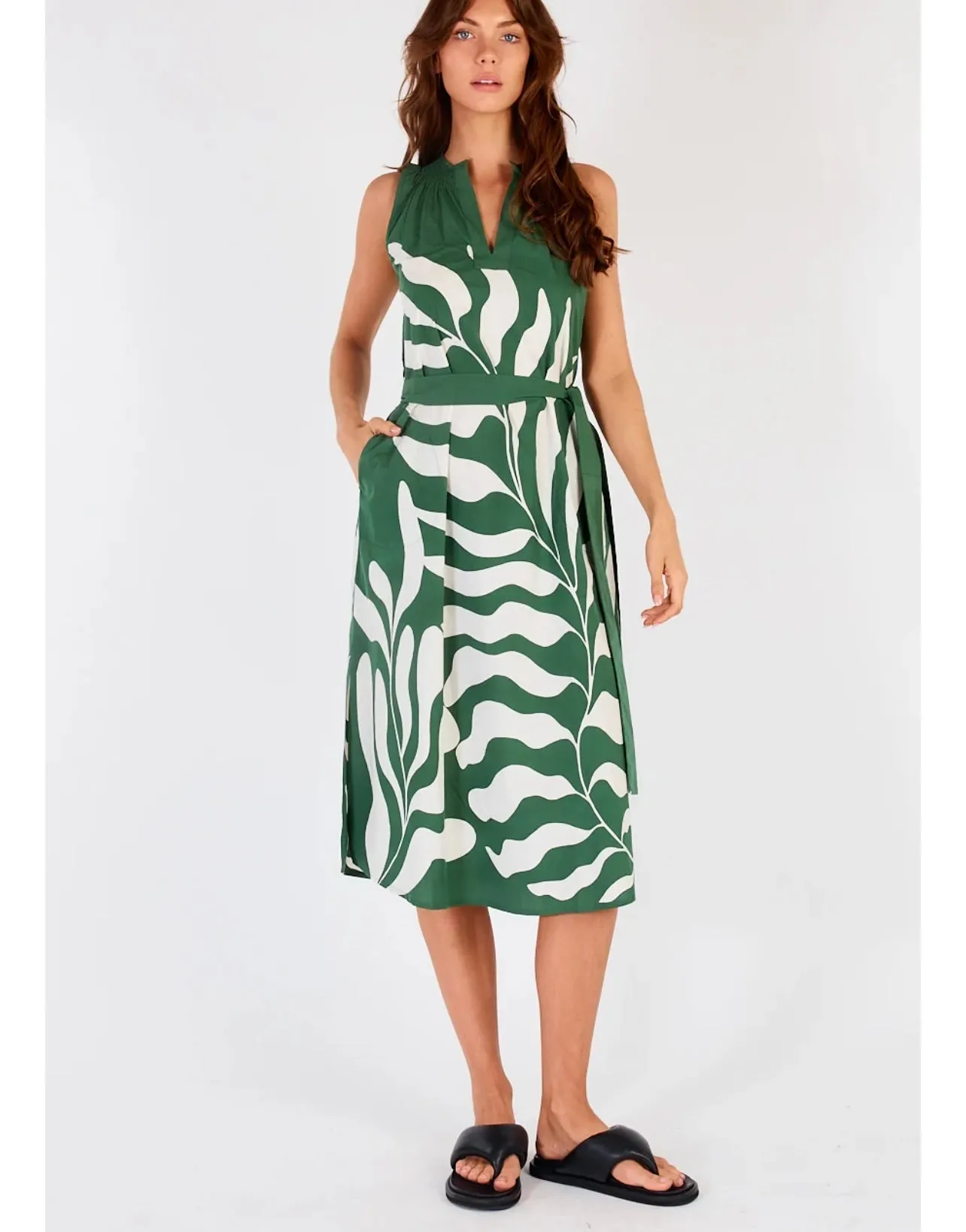 Sakanto Sleeveless Dress ~ Hoja Green