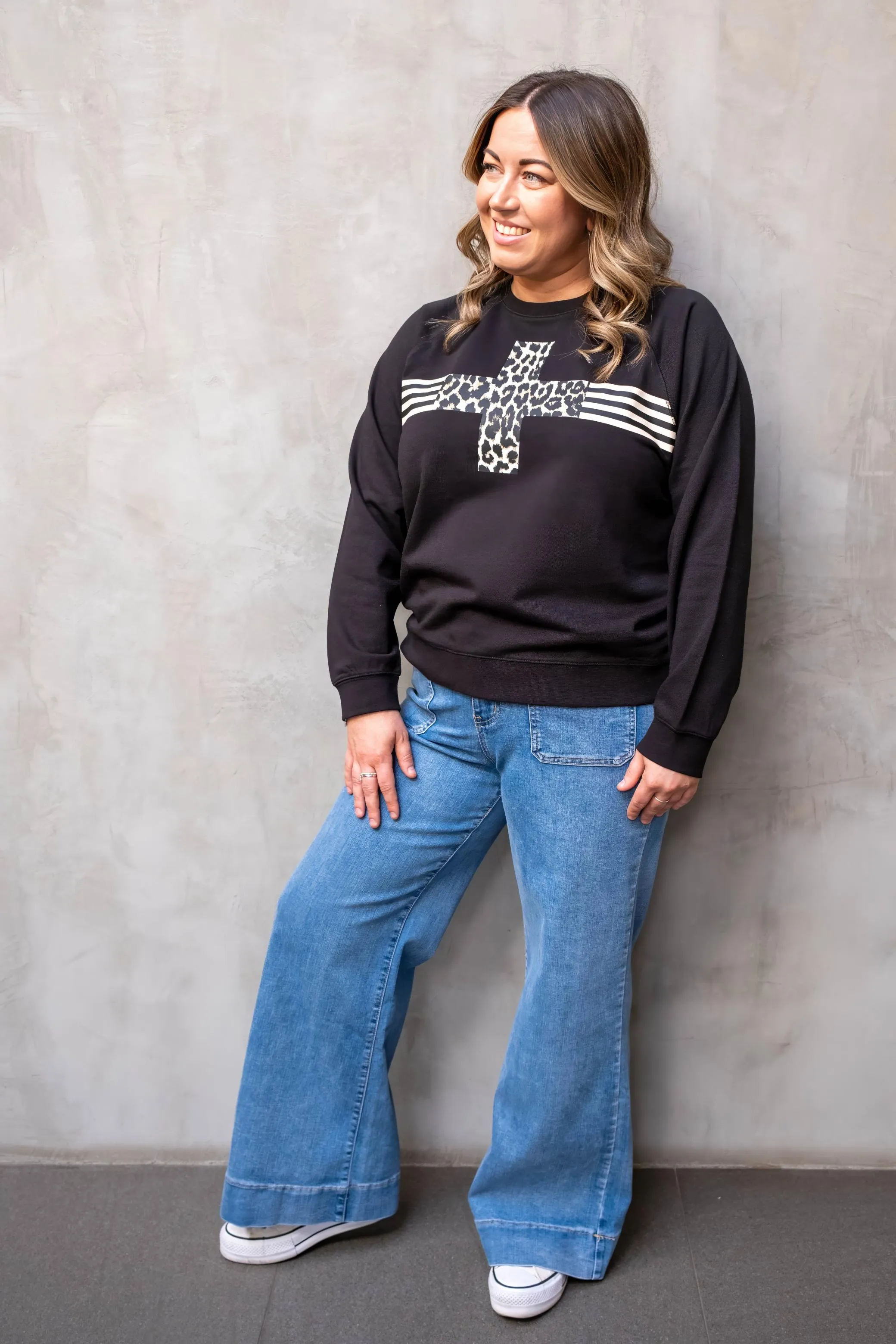 Stella   Gemma - Everyday Sweater Black Leopard Cross