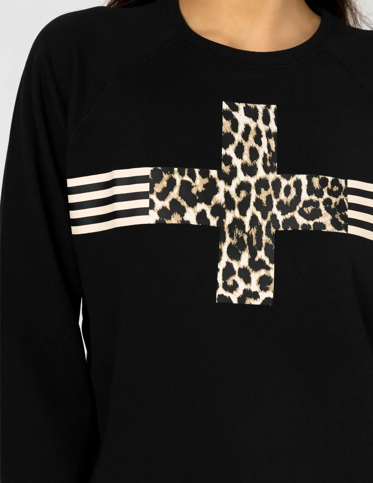 Stella   Gemma - Everyday Sweater Black Leopard Cross