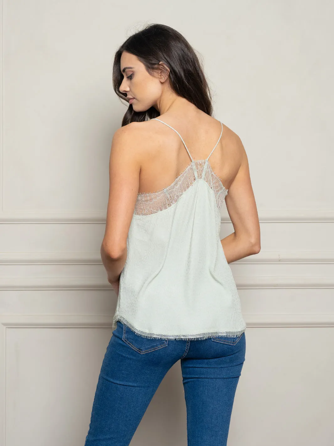 WOMEN'S SLEVELESS LACE DETAIL TOP